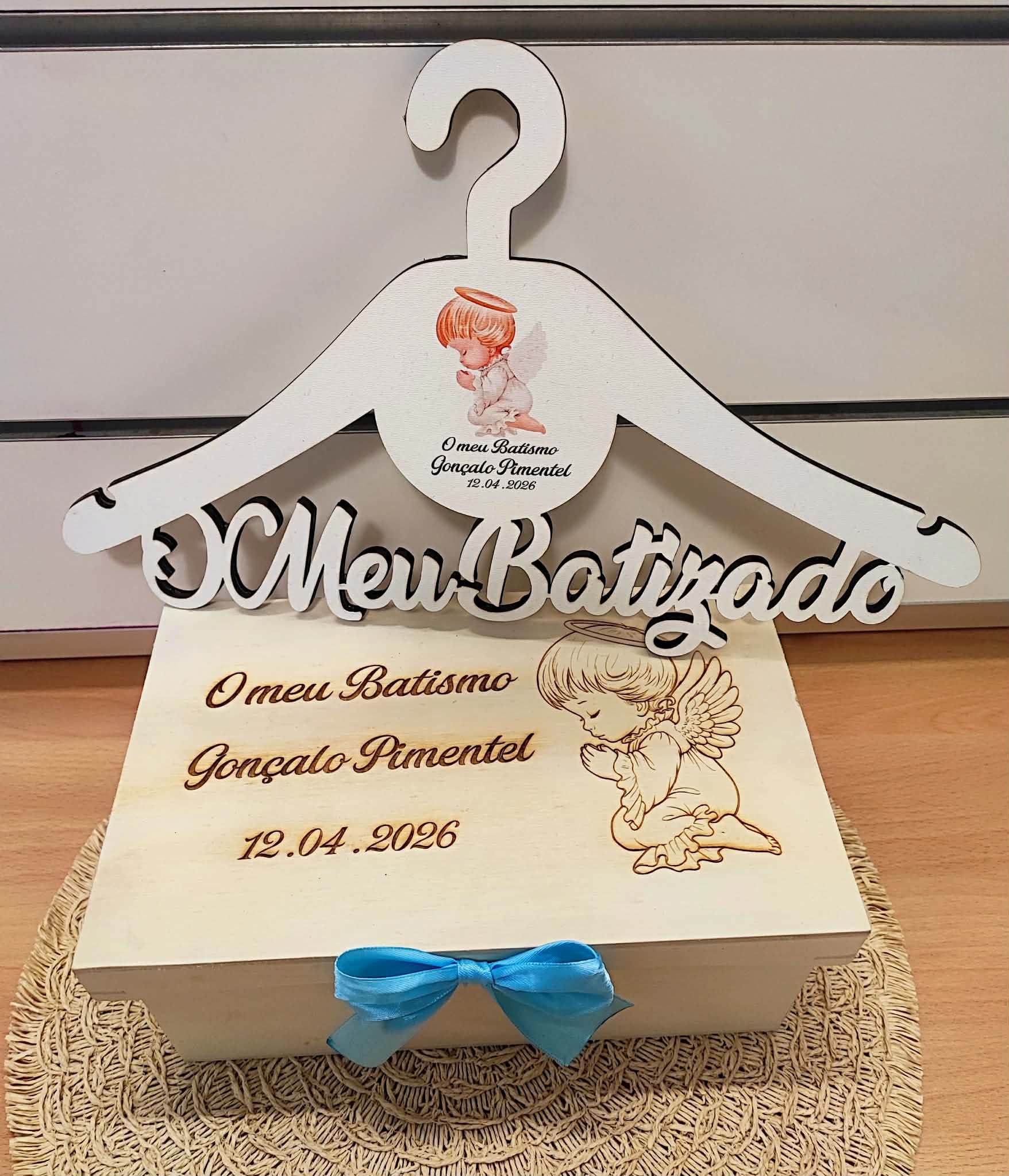Cabide e talheres de batizado gravados