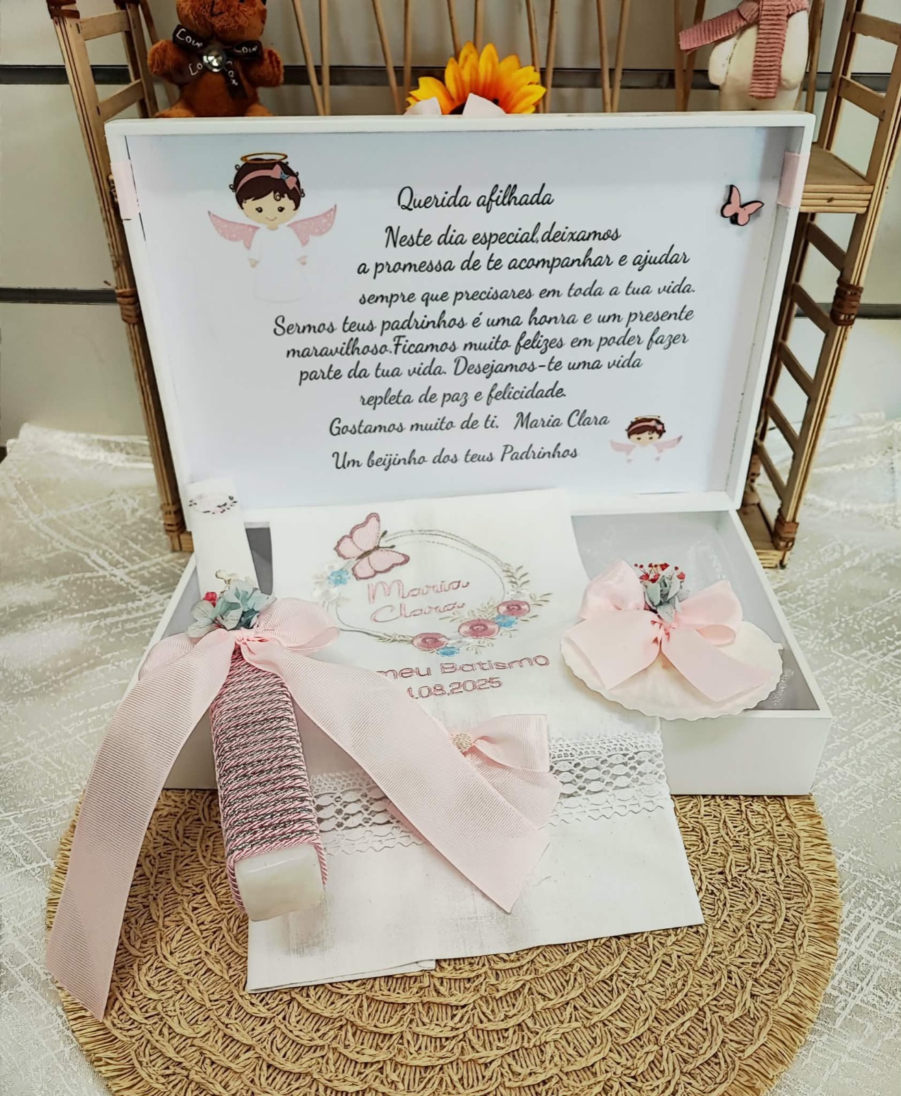 Caixa de batizado personalizada com vela