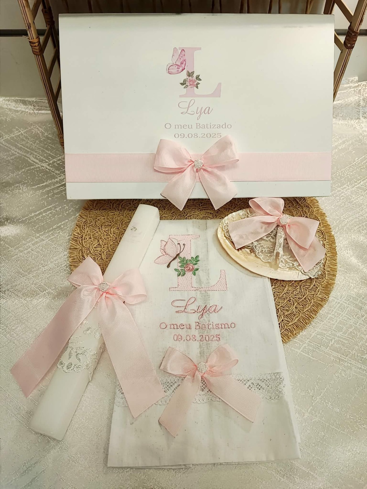 Caixa de batizado personalizada com vela