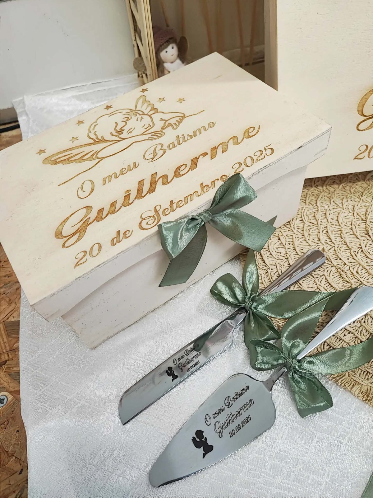 Caixa de batizado personalizada com vela