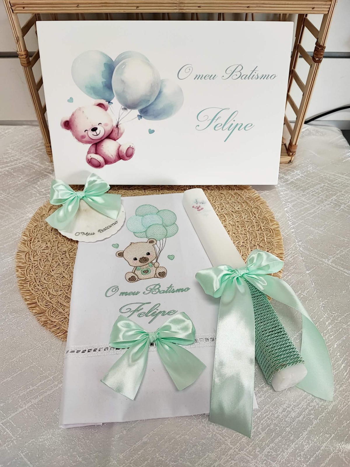 Caixa de batizado personalizada com vela