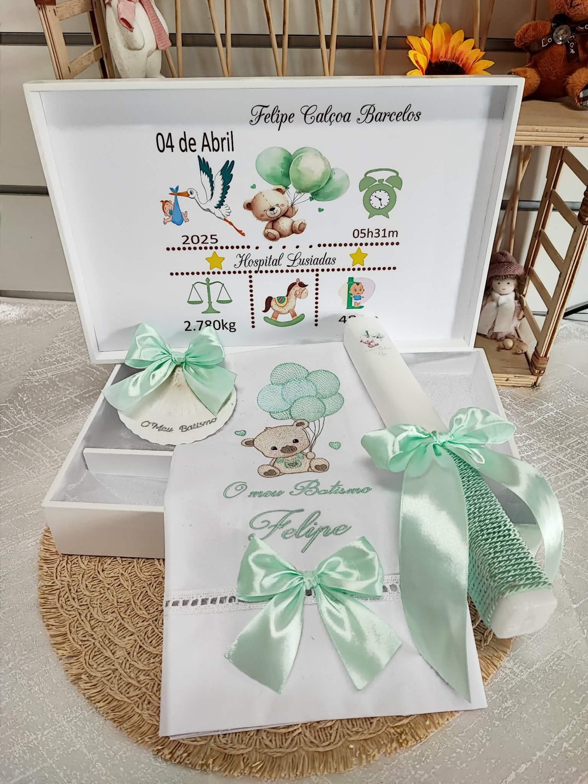 Caixa de batizado personalizada com vela