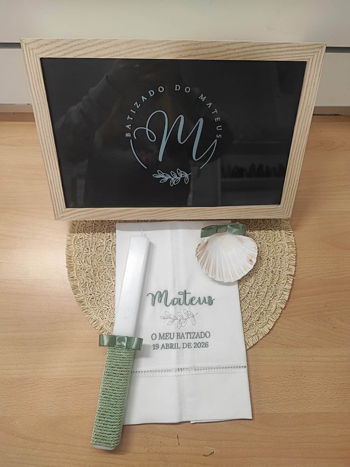 Caixa de batizado personalizada com vela
