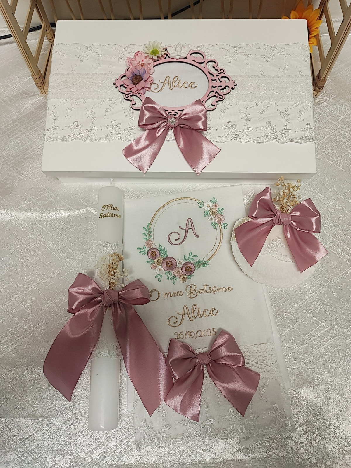 Caixa de batizado personalizada com vela