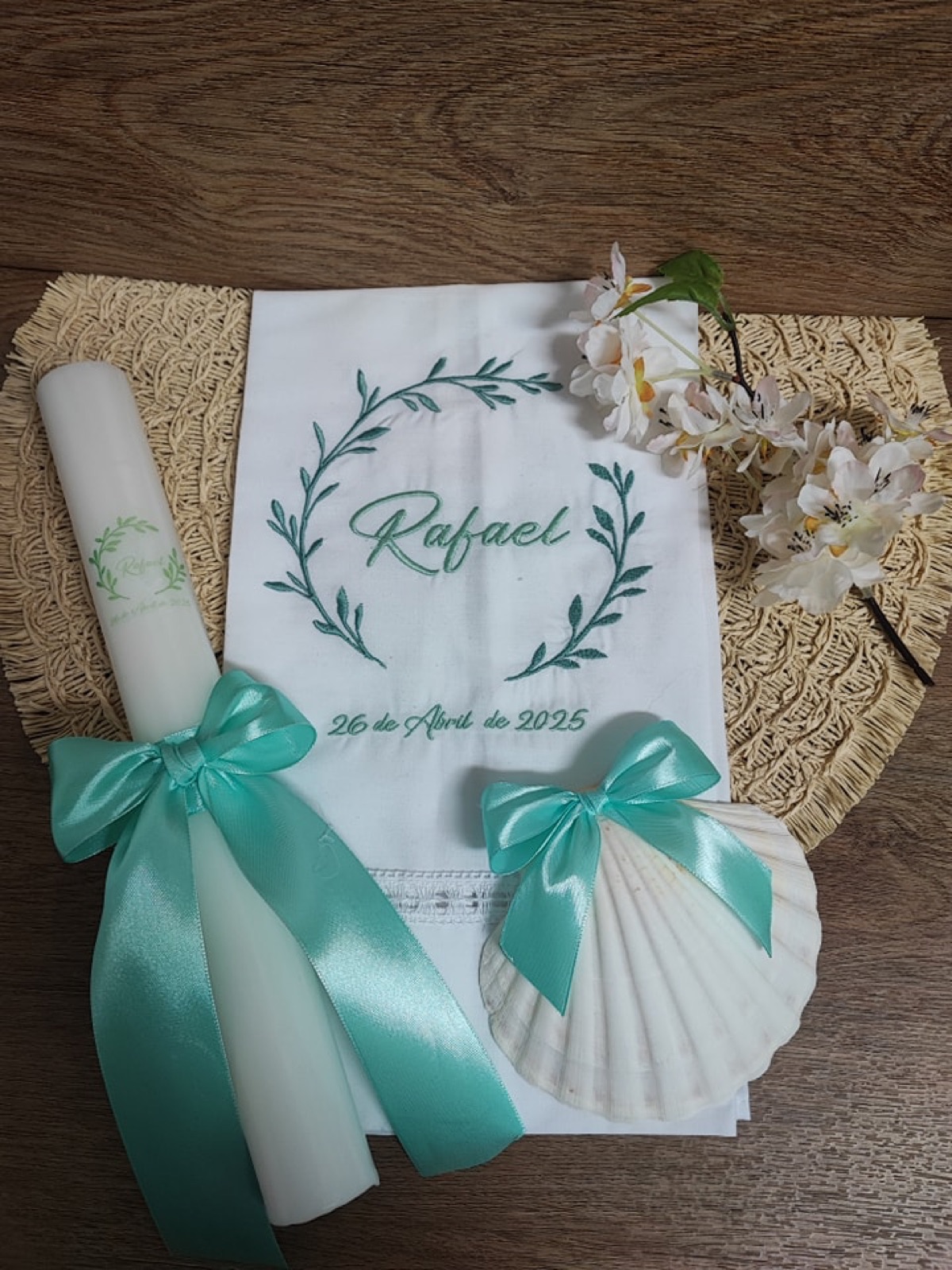 Caixa de batizado personalizada com vela