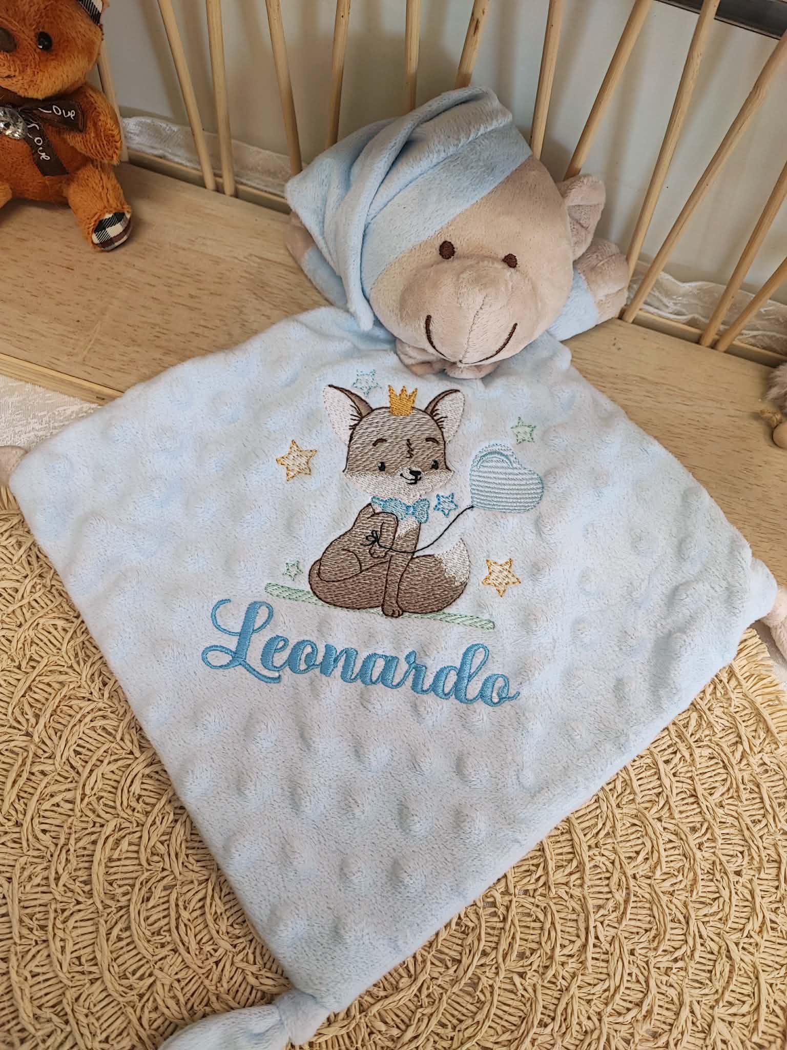 Peça bordada personalizada para bebé