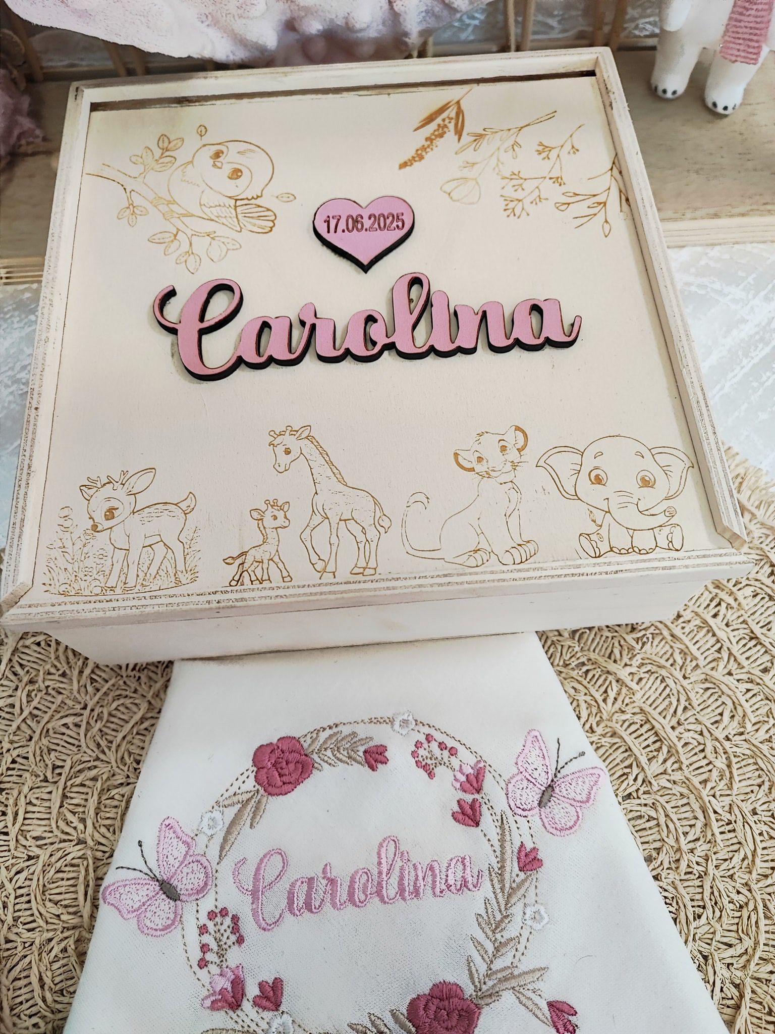 Peça bordada personalizada para bebé