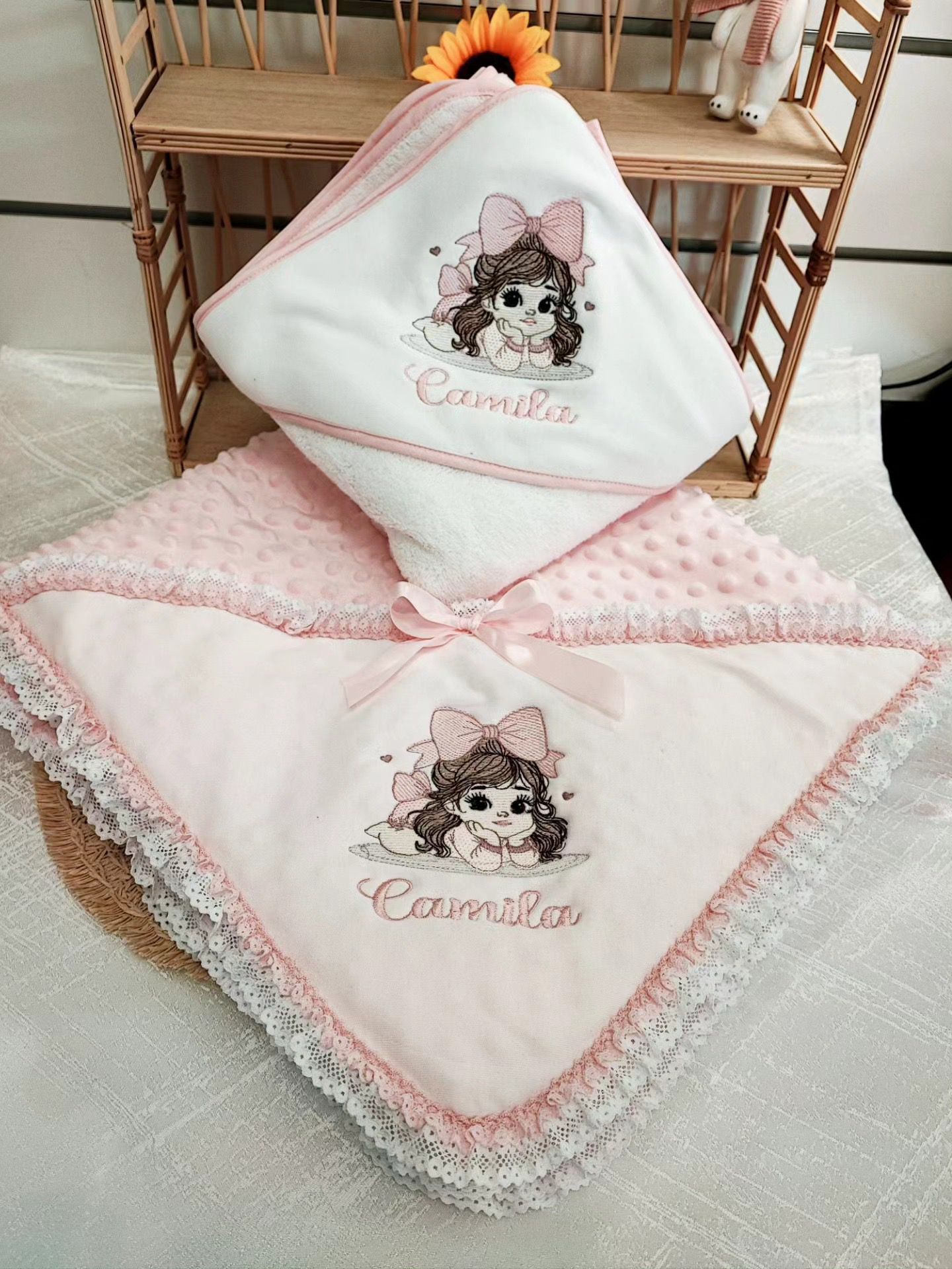 Peça bordada personalizada para bebé