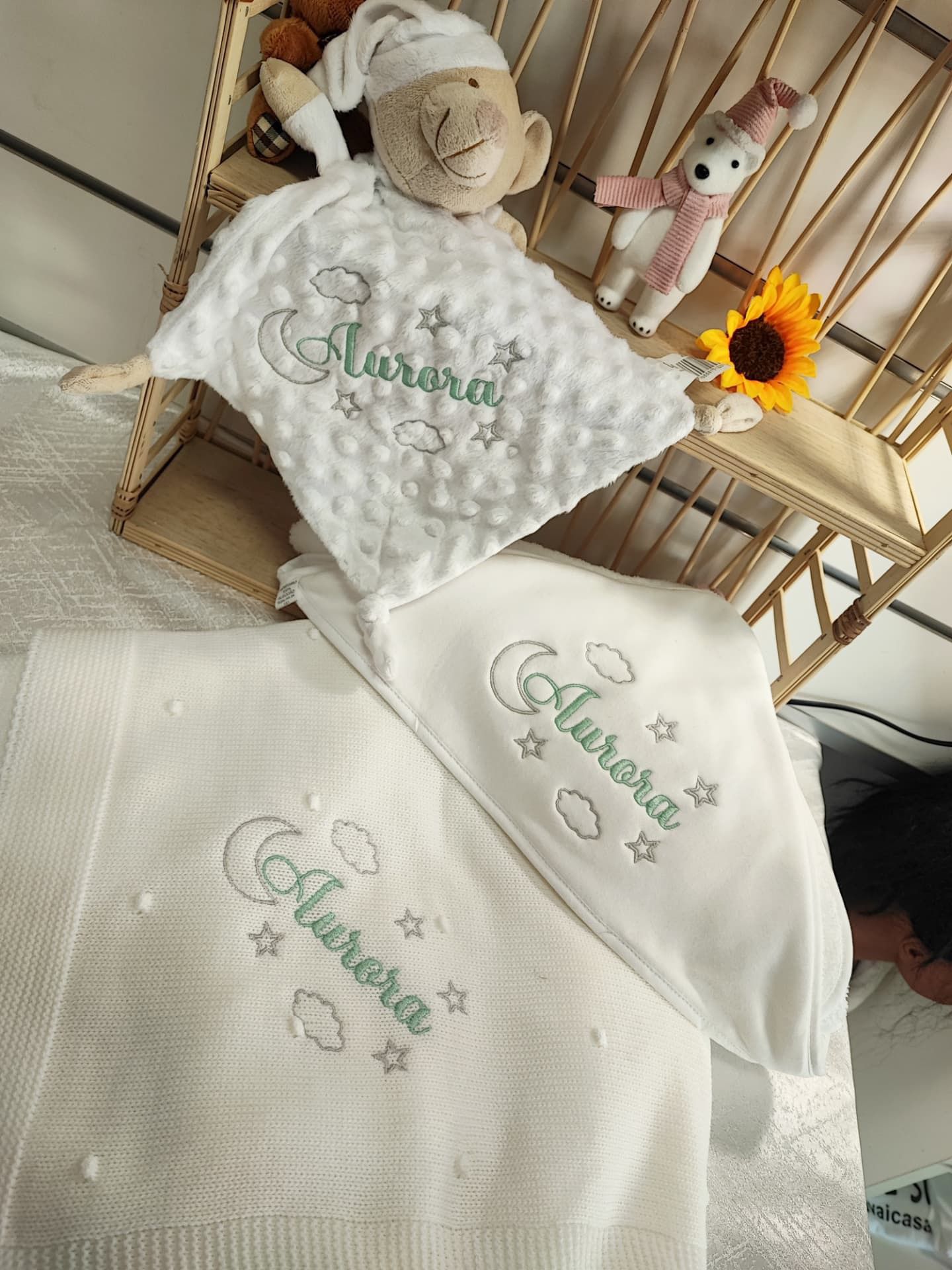 Peça bordada personalizada para bebé