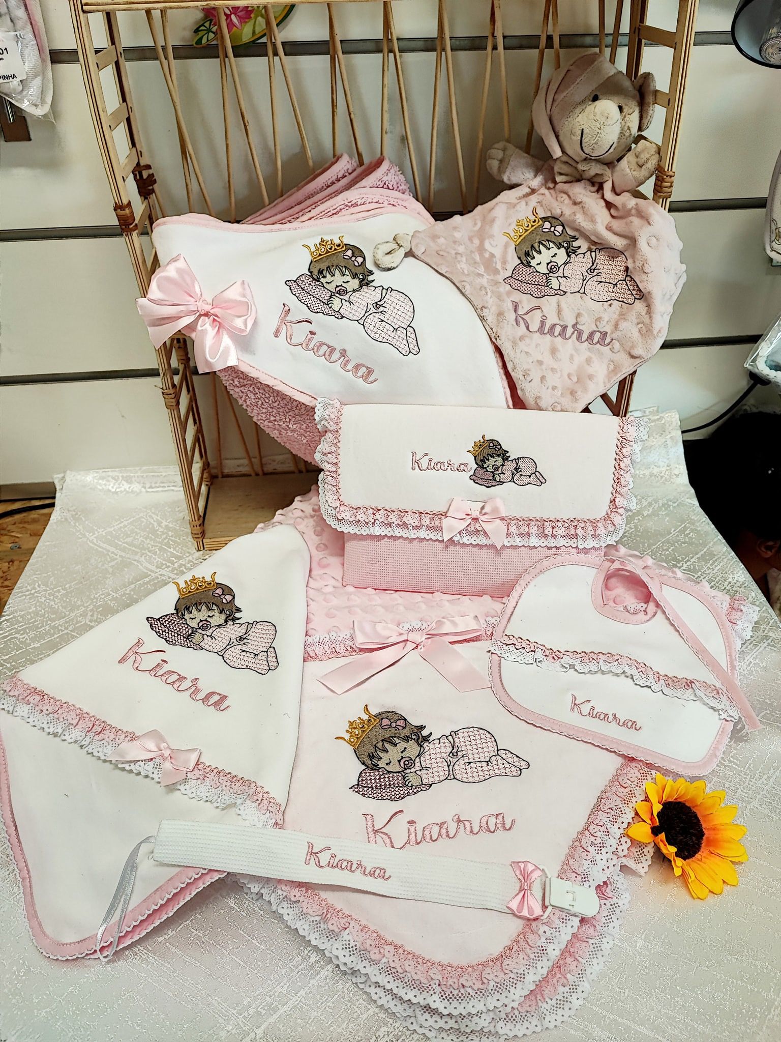 Peça bordada personalizada para bebé