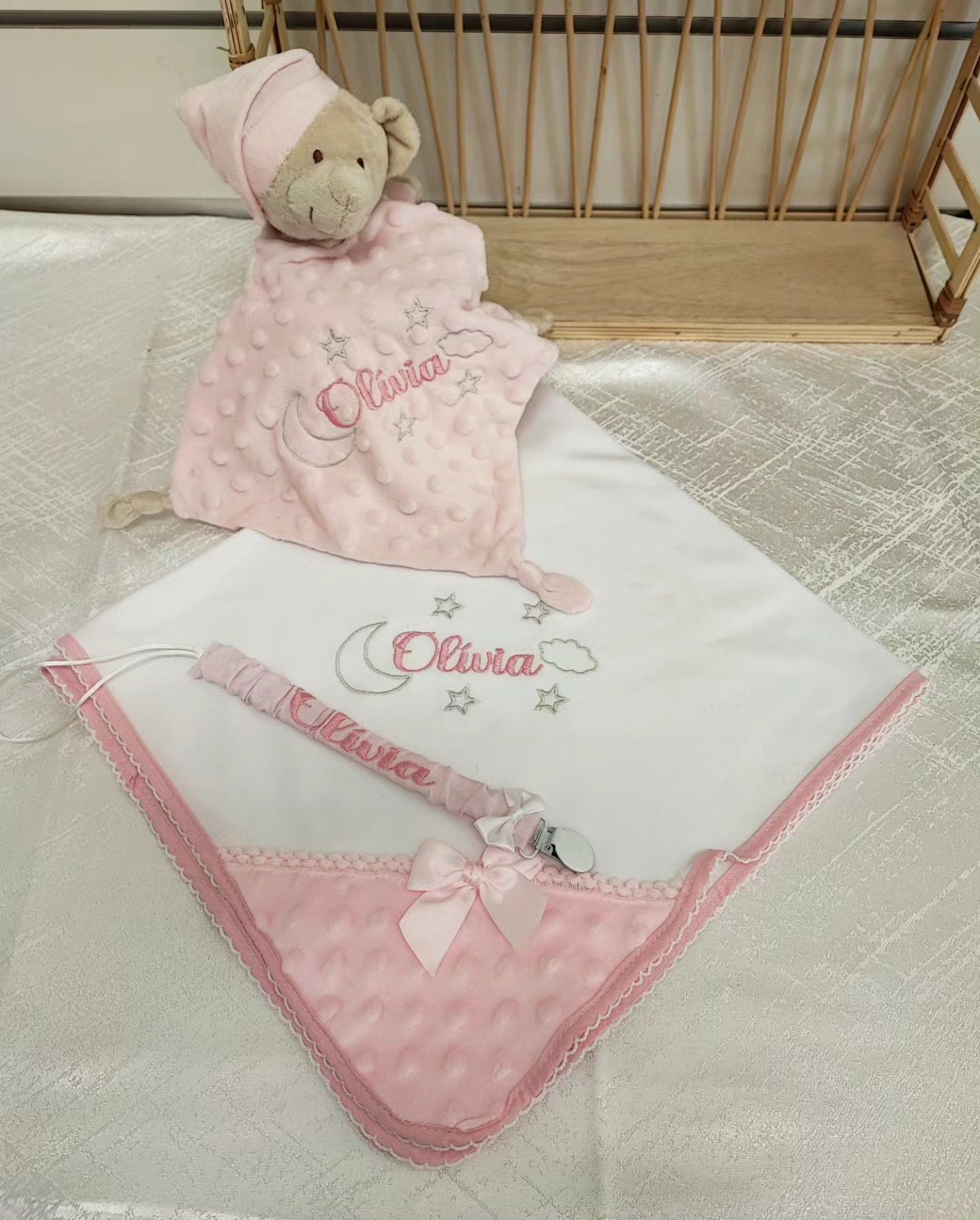 Peça bordada personalizada para bebé