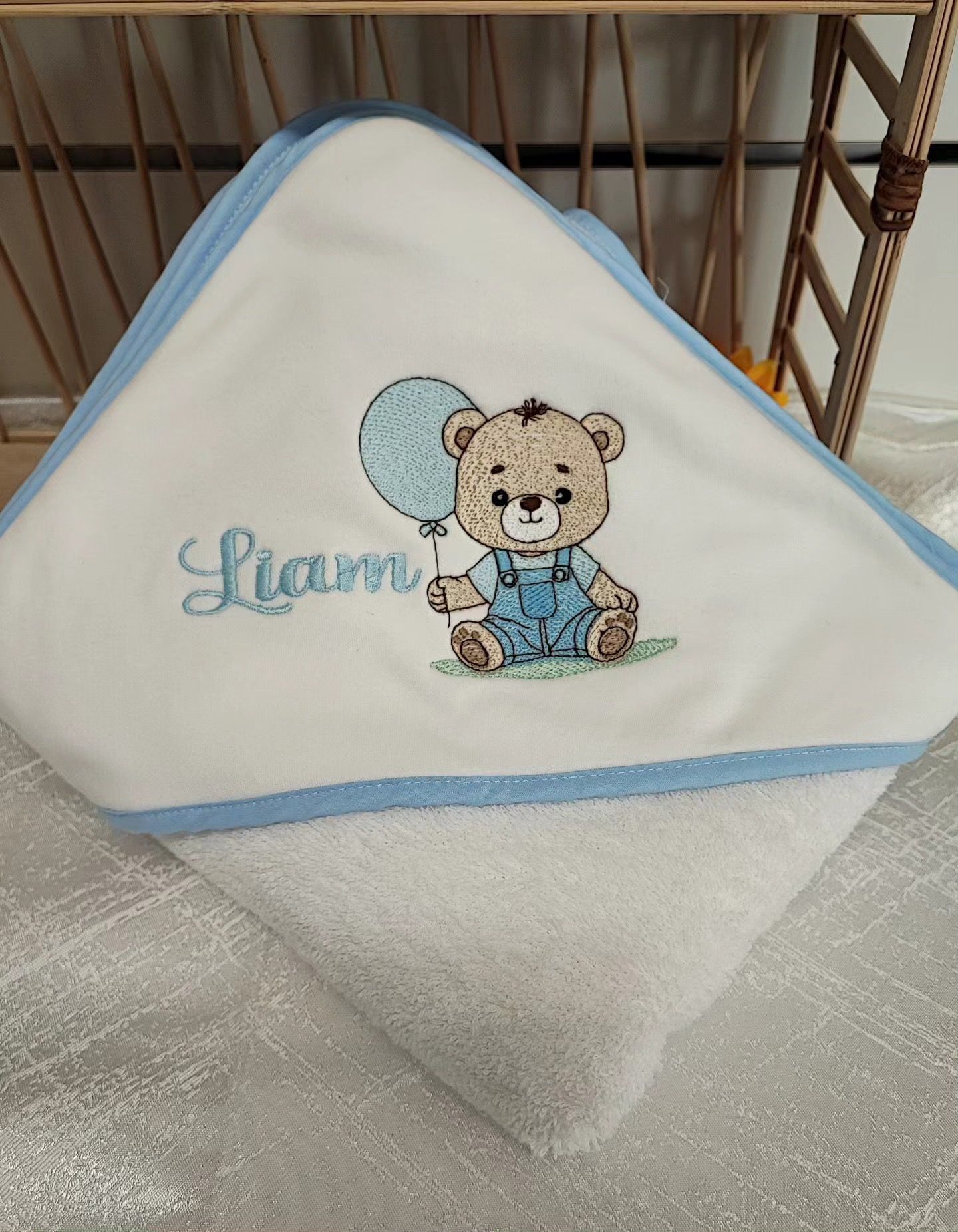 Peça bordada personalizada para bebé