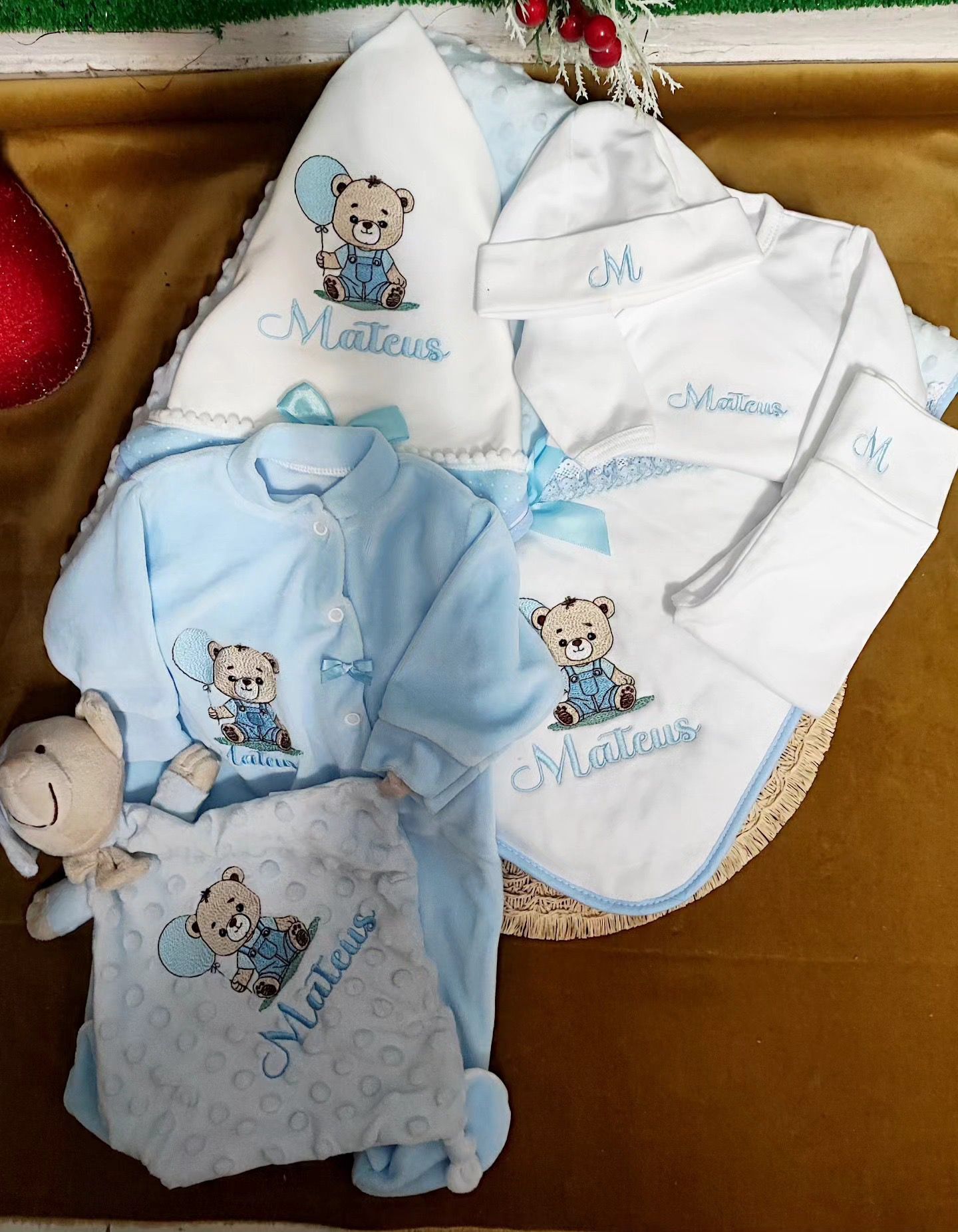 Peça bordada personalizada para bebé