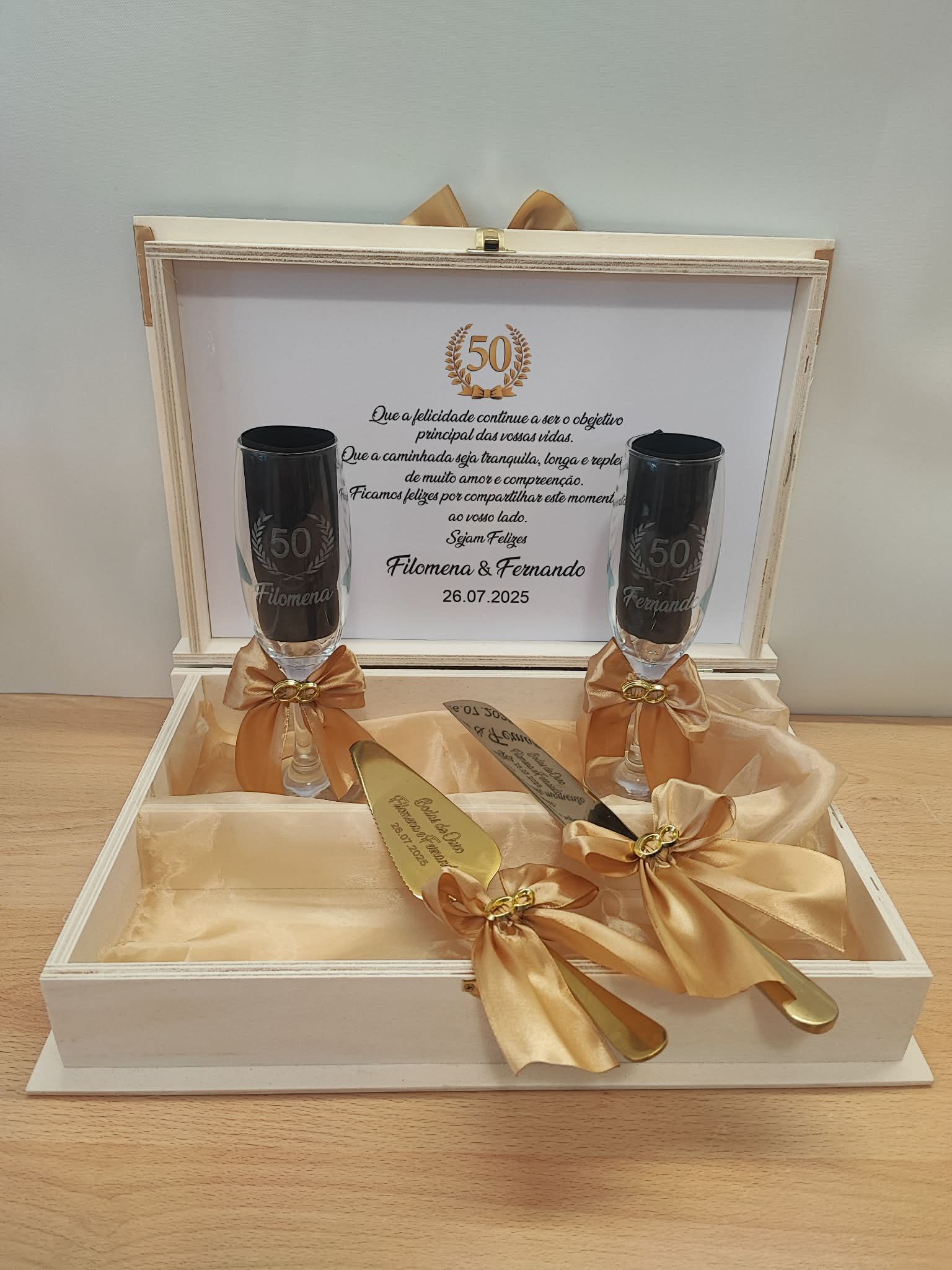 Peça personalizada para bodas de prata ou ouro
