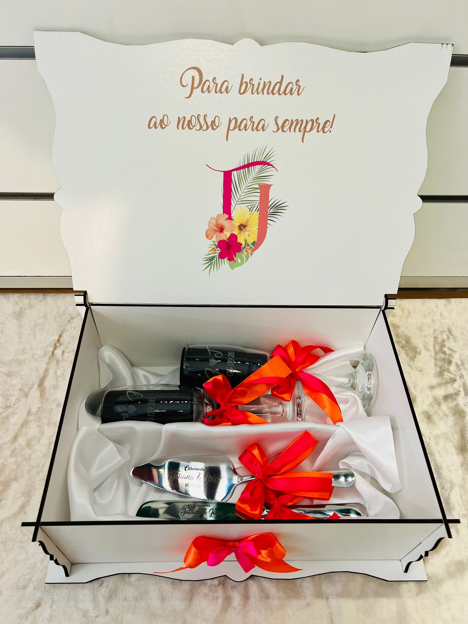 Caixa de copos e flutes personalizada para casamento