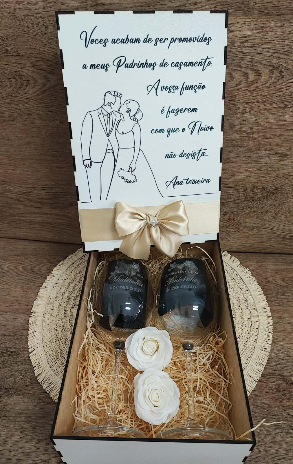 Peça personalizada para padrinhos de casamento