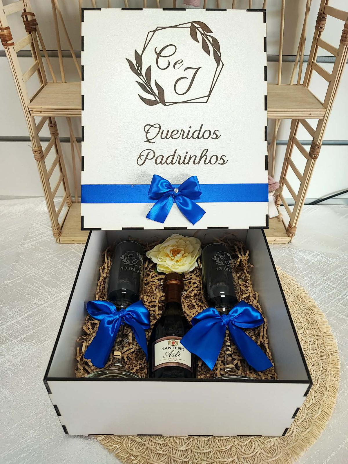 Peça personalizada para padrinhos de casamento